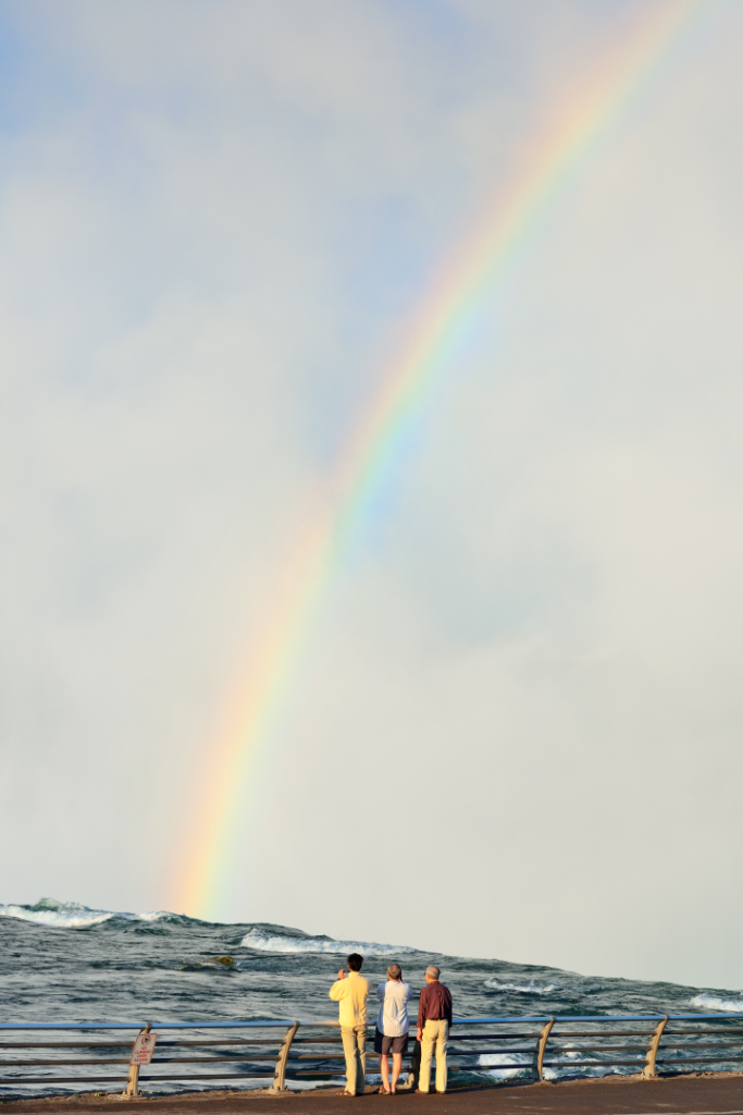 ch_rainbow-mist-from-horseshoe-falls-niagara-falls-morning-after-sunrise